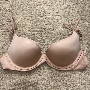 Victoria’s Secret 34B lightly lined nude bra